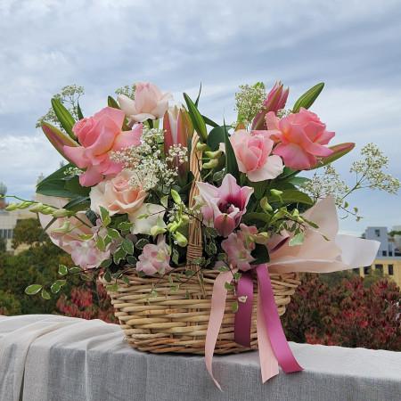 Pink Lilies & Roses