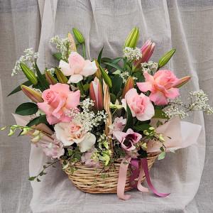 Pink Lilies & Roses