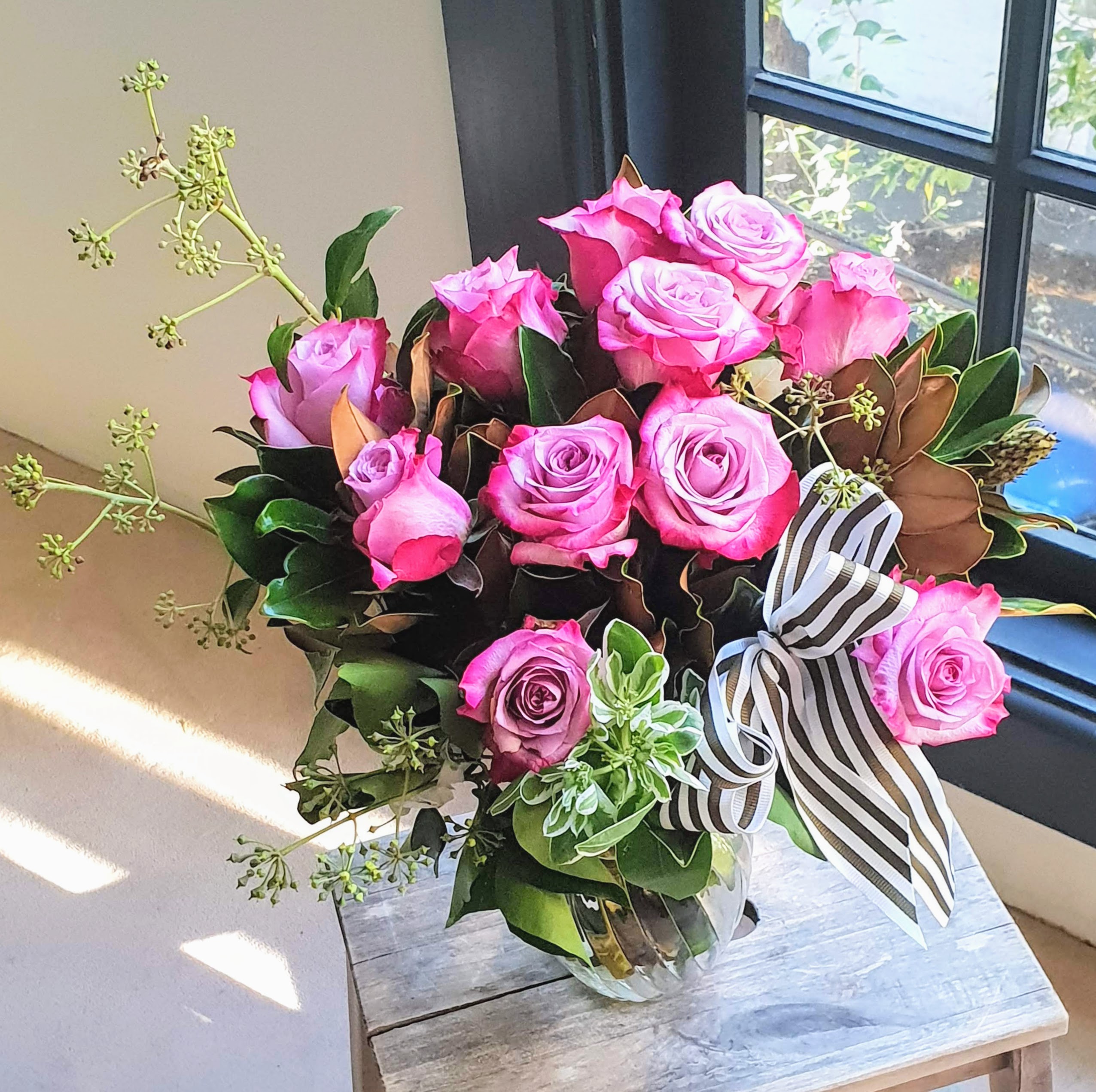 Ten Mauve Roses In Vase Flowers With Passion Sydney